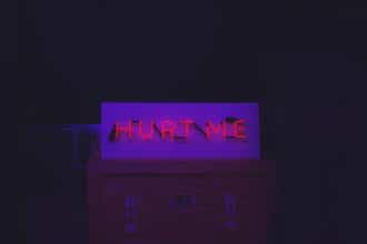 mi preoccupo perche ti voglio bene hurt me